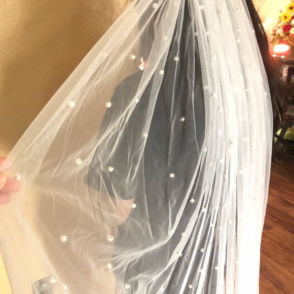 Wedding vail with pearls - Picture 8 of 10